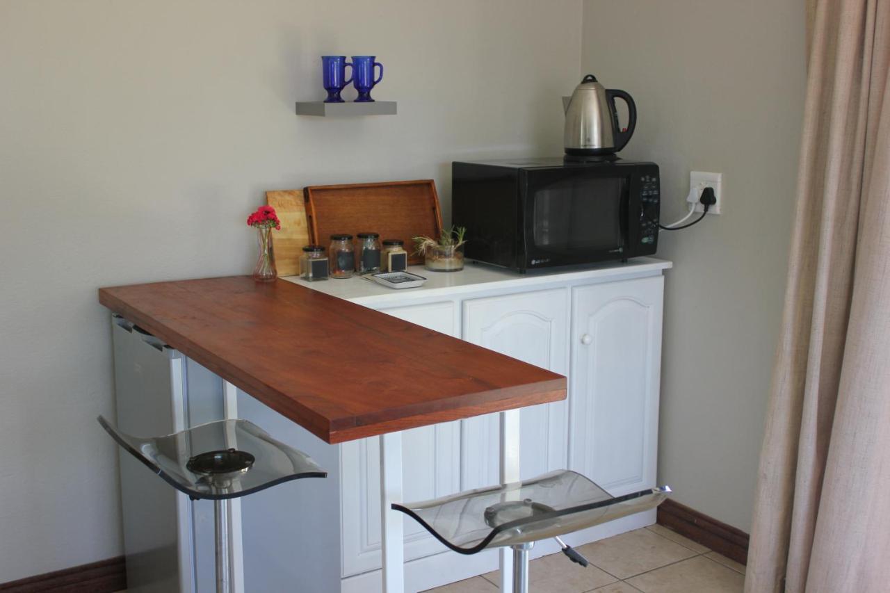 Karee & Wild Olive Guest Lodge Hekpoort 외부 사진